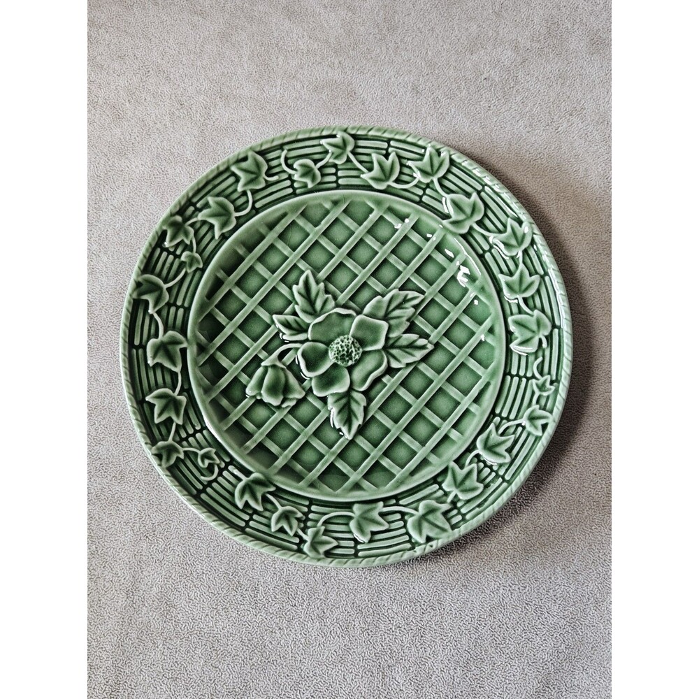 Vintage 8" Bordallo Pinheiro Majolica Salad/Luncheon Plate Lattice & Flowers 2PC